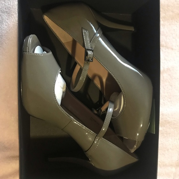 Heels - Picture 2 of 2